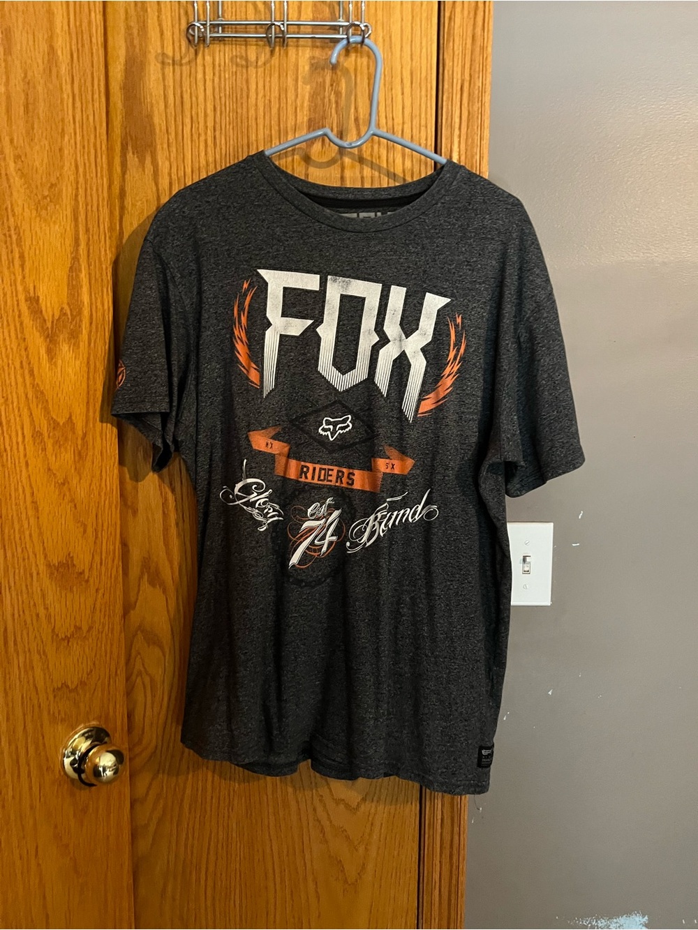 Fox Men's Dark Gray Short Sleeve Graphic Tee with Orange Accents